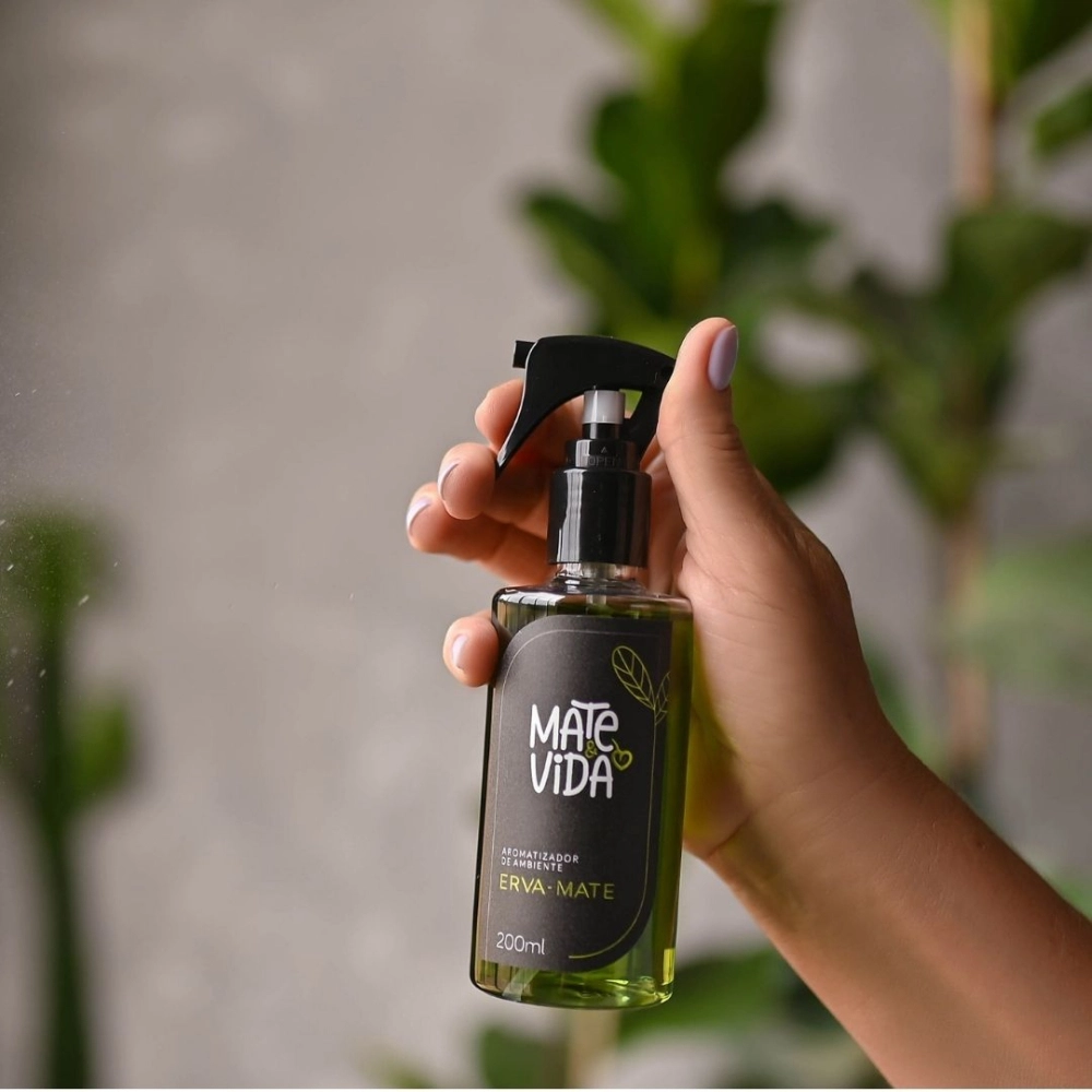 Aromatizador de Ambientes com Extrato de Erva-Mate 200 ml (Caixa com 5 unidades) Aromatizador de Ambientes com Extrato de Erva-Mate 200 ml (Caixa com 5 unidades)